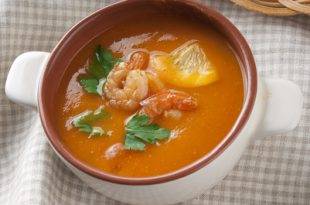 Ein asiatisch angehauchtes Low-Carb-Rezept: die Tomaten-Kokos-Suppe