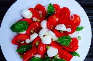 Mozzarella-Tomatensalat: gesund und Low Carb zugleich!