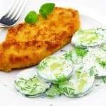 Schnitzel - durch die Panade aus Kokosraspeln herrlich Low Carb