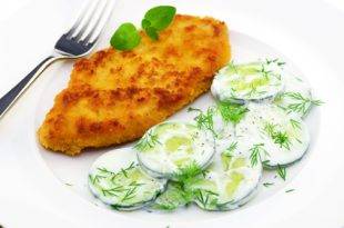 Schnitzel - durch die Panade aus Kokosraspeln herrlich Low Carb