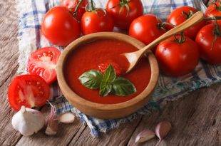 Ein leckeres Low-Carb-Rezept für eine cremige Tomaten-Radieschen-Suppe