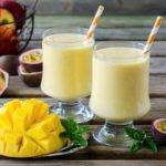 Ein sommerlicher, kohlenhydratarmer Mango-Buttermilch-Shake