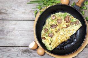 Ein No Carb Rezept für den Start in den Tag: Eiweiß-Omelette mit Pilzen