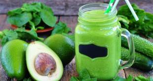 Ein Rezept für einen kohlenhydratarmen Green Smoothie