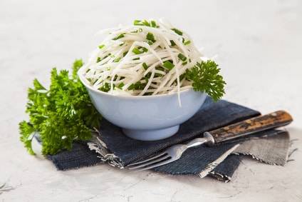 Kohlenhydratarmer Kohlrabi-Salat