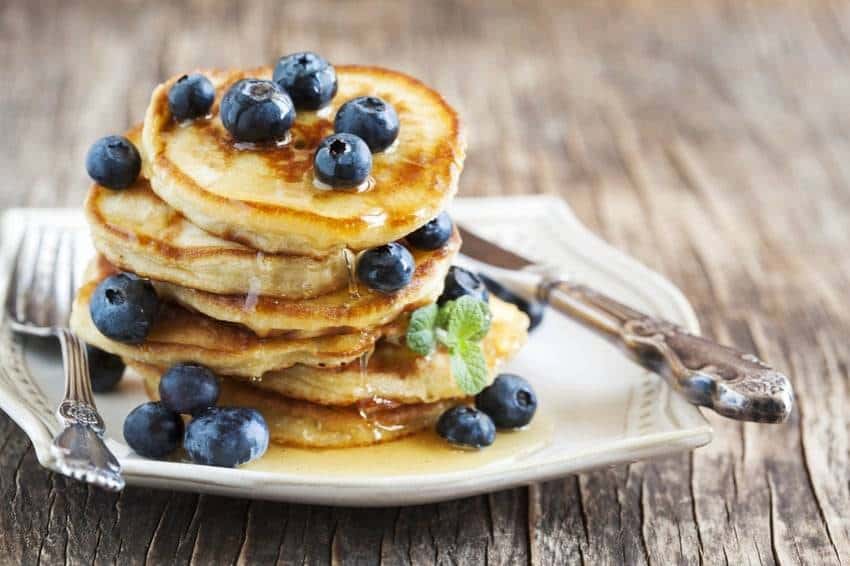 Kohlenhydratarme, zuckerfreie Mini-Pancakes