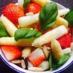 Kohlenhydratarmer Spargel-Erdbeer-Salat