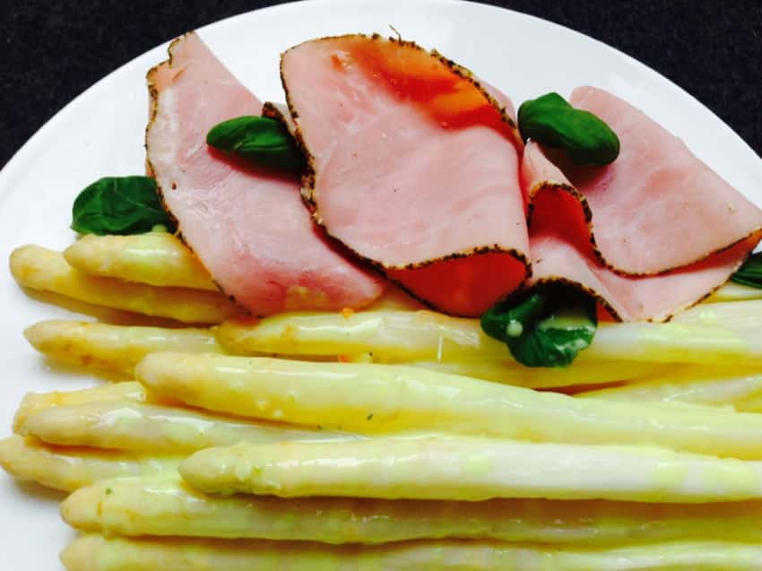 Spargel mit Kochschinken