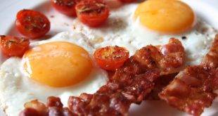 Bacon and Eggs - der perfekte Start in den Low-Carb-Tag