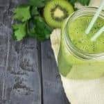 Ein leckerer grüner Smoothie der Low-Carb-Küche