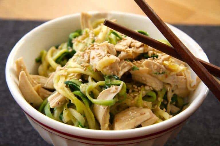Low Carb Rezept für Sesamhühnchen mit Zoodles ♥ Low Carb Ernährung