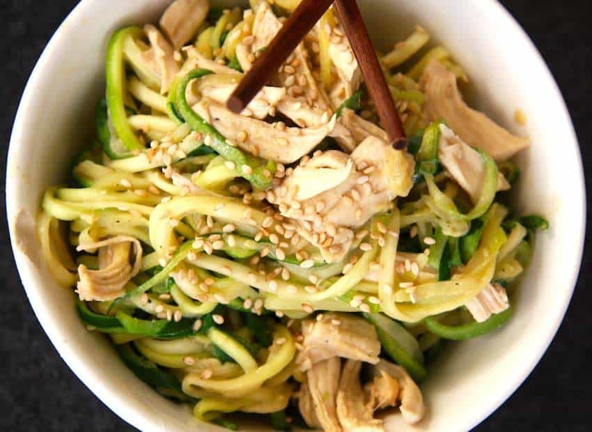 Low Carb Rezept für Sesamhühnchen mit Zoodles ♥ Low Carb Ernährung