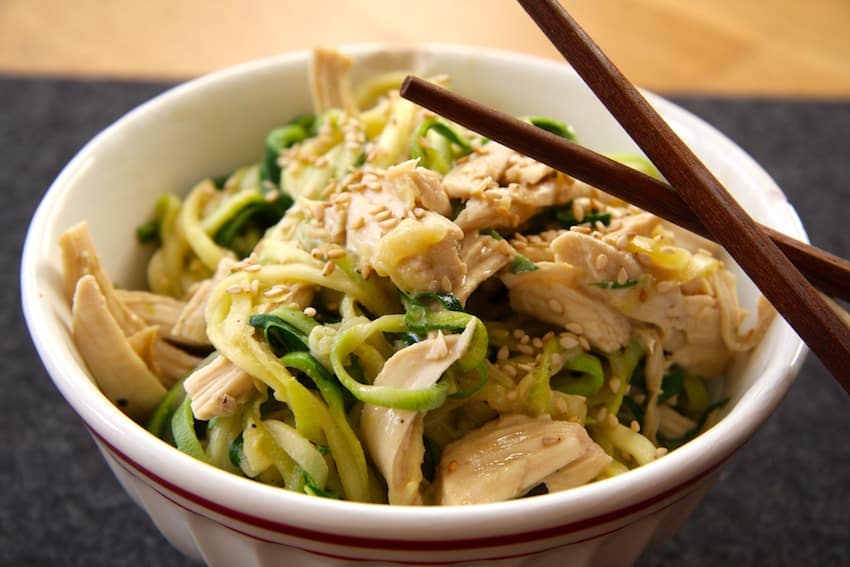 Sesamhühnchen mit Zucchininudeln - so lecker