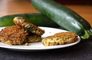 Vegetarisch und Low Carb: Soja-Bratlinge mit Zucchini