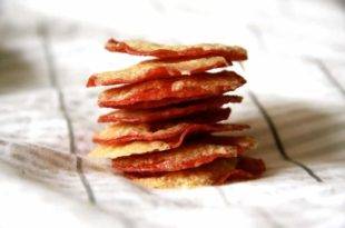 Salami-Käse-Chips - ein leckerer Low-Carb-Knusperspaß